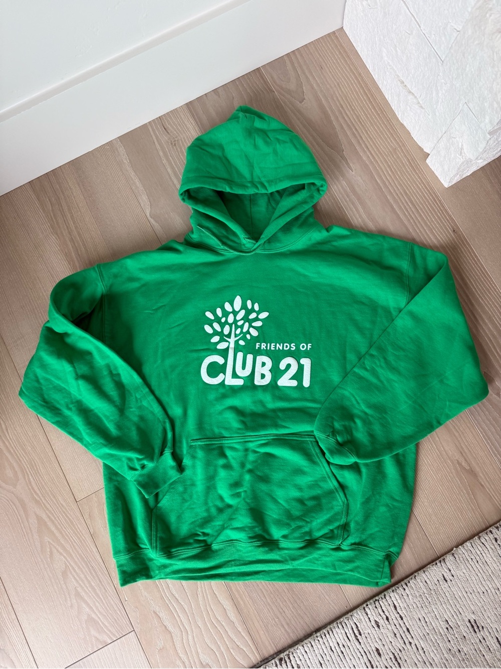 Gildan Kelly Green Hooded Sweatshirt with White Club 21 Graphic